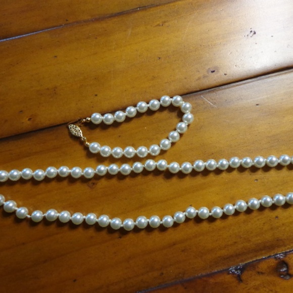 Faux Pearl Necklace & Bracelet Set - Picture 6 of 6